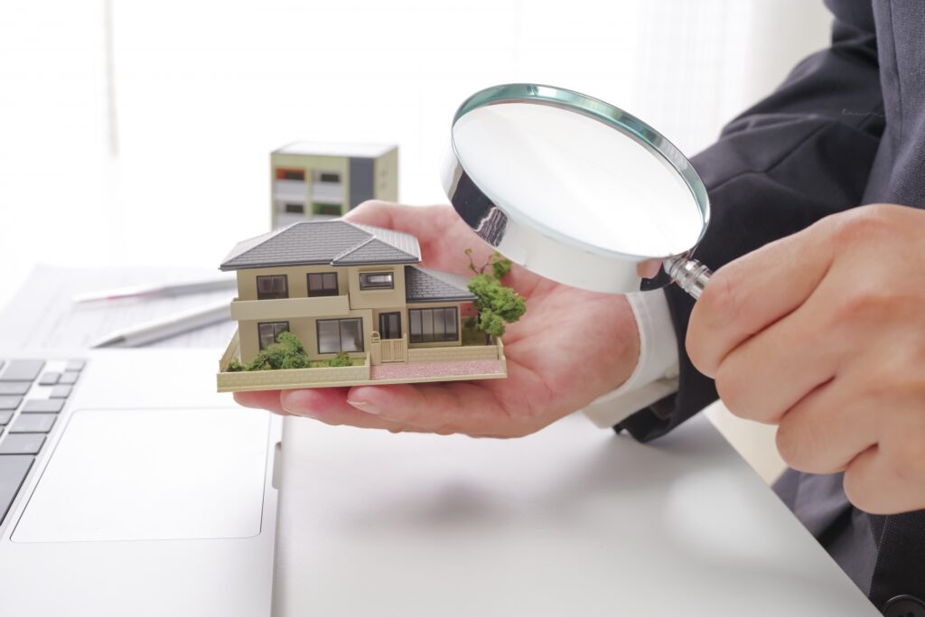 不動産を査定しているイメージ